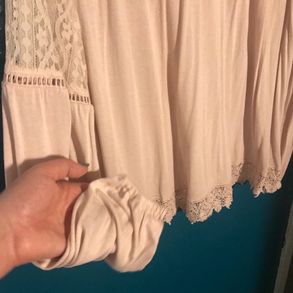 Beautiful top - Picture 4 of 4